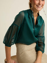 Load image in gallery viewer, Blusa Higo