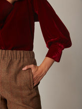 Load image in gallery viewer, Camisa Hiedra roja