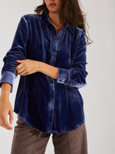 Cargar imagen en el visor de la galería, Camisa Narciso azul