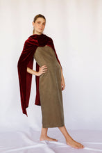Load image in gallery viewer, Garnet Narcissus Cape