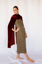 Load image in gallery viewer, Garnet Narcissus Cape