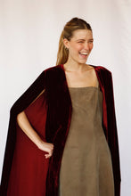 Load image in gallery viewer, Olivilla Bordeaux Cape