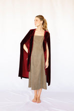 Load image in gallery viewer, Olivilla Bordeaux Cape