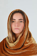 Load image in gallery viewer, Basil scarf camel