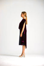 Load image in gallery viewer, Burgundy Narcissus Cape