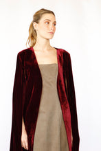 Load image in gallery viewer, Olivilla Bordeaux Cape