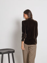 Load image in gallery viewer, Camisa Narciso marrón

