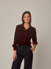 Load image in gallery viewer, Camisa Narciso burdeos
