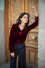 Load image in gallery viewer, Camisa Narciso burdeos
