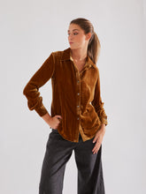 Cargar imagen en el visor de la galería, Camisa Narciso camel
