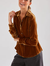 Cargar imagen en el visor de la galería, Camisa Narciso camel

